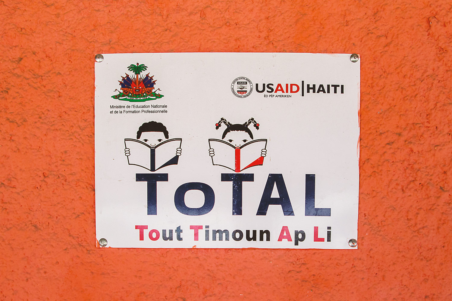 Enseigne du programme Tout Timoun Ap Li de USAID à Limonade